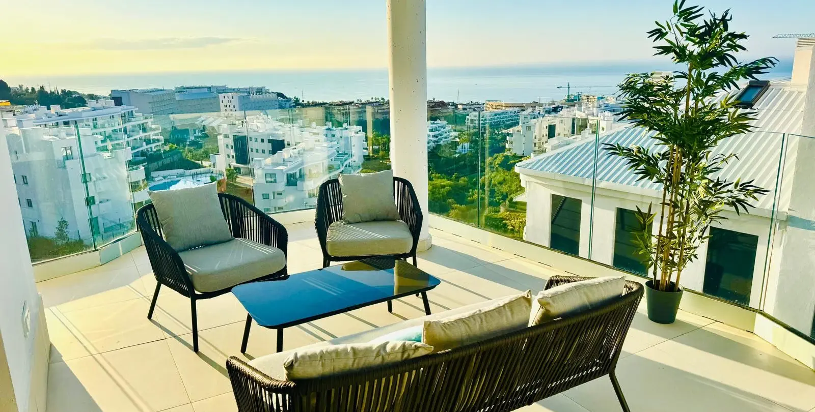 Sale of middle floor apartment in Fuengirola 20