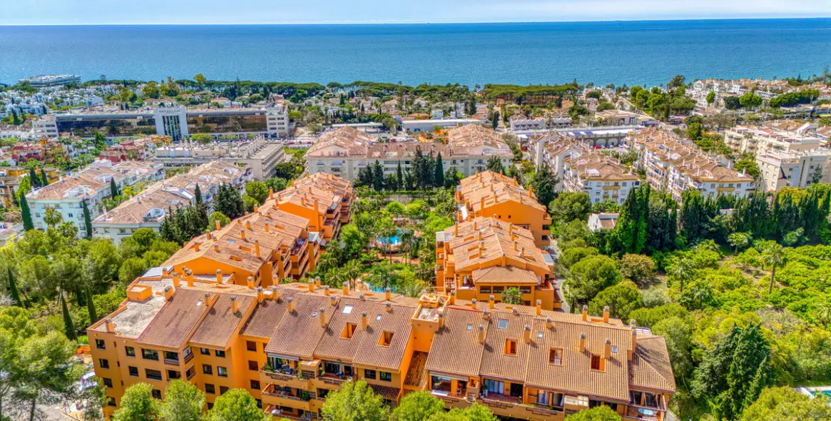 Venta de apartamento en planta media en The Golden Mile 1