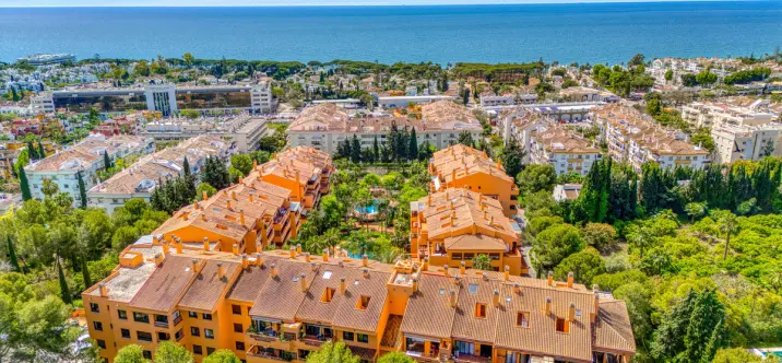 Venta de apartamento en planta media en The Golden Mile 0