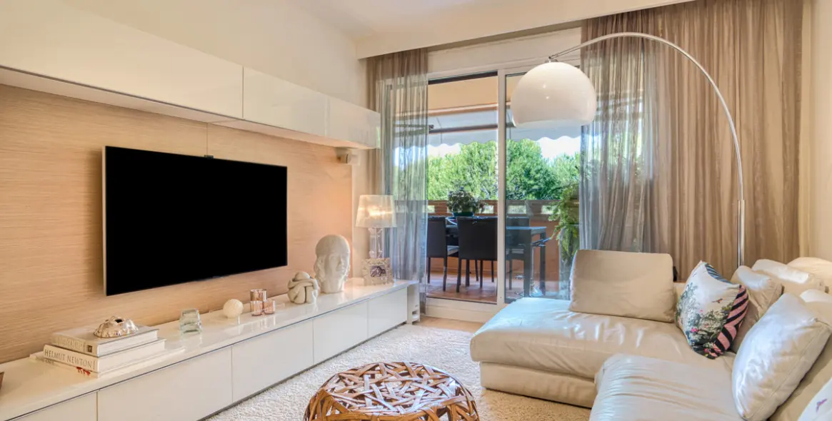 Venta de apartamento en planta media en The Golden Mile 2