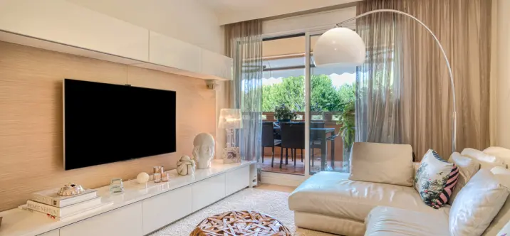 Venta de apartamento en planta media en The Golden Mile 1