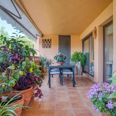 Venta de apartamento en planta media en The Golden Mile