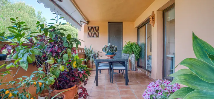 Venta de apartamento en planta media en The Golden Mile 2
