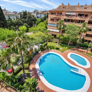 Venta de apartamento en planta media en The Golden Mile
