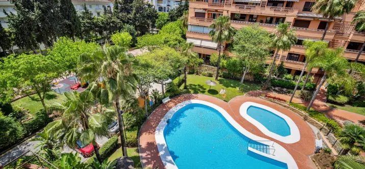 Venta de apartamento en planta media en The Golden Mile 4