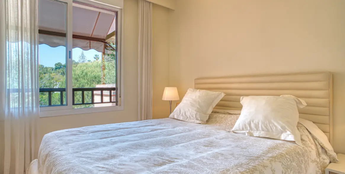 Venta de apartamento en planta media en The Golden Mile 7