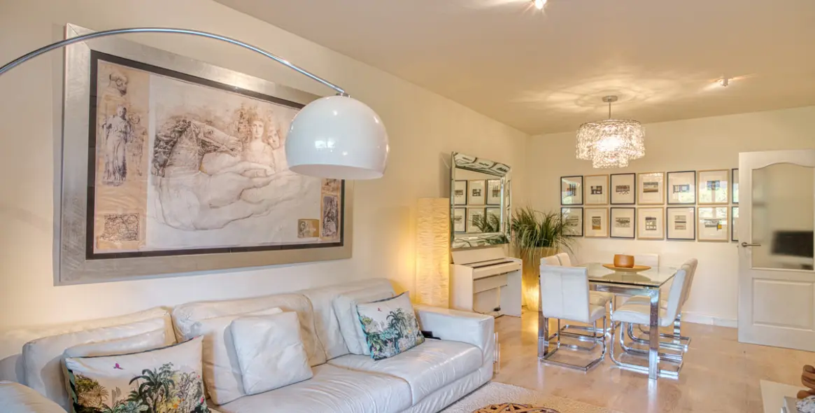 Venta de apartamento en planta media en The Golden Mile 10