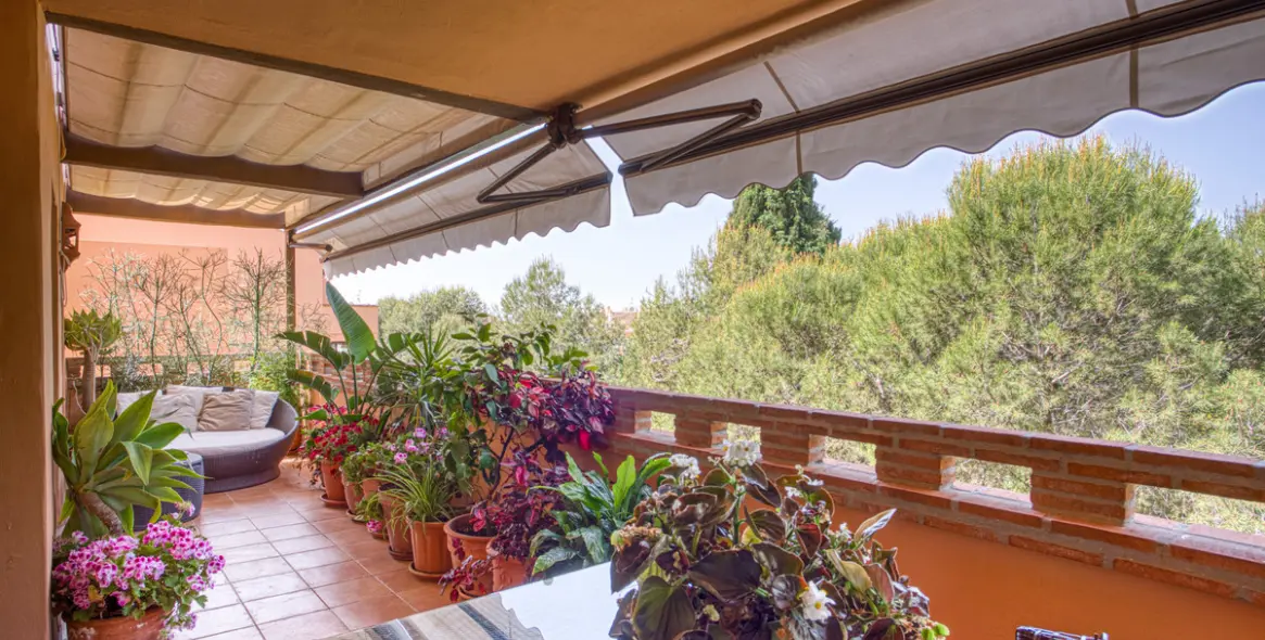 Venta de apartamento en planta media en The Golden Mile 11