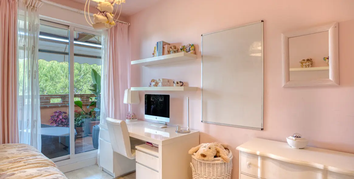 Venta de apartamento en planta media en The Golden Mile 15
