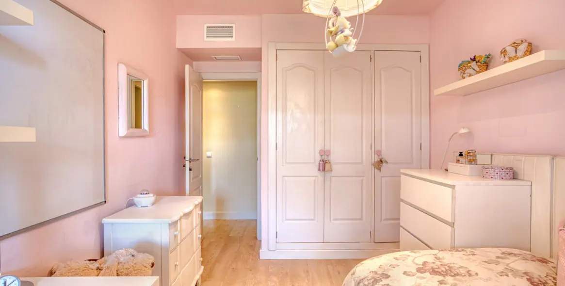 Venta de apartamento en planta media en The Golden Mile 17