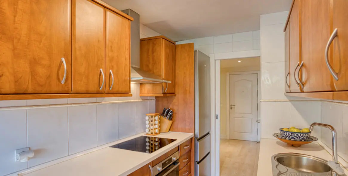 Venta de apartamento en planta media en The Golden Mile 19