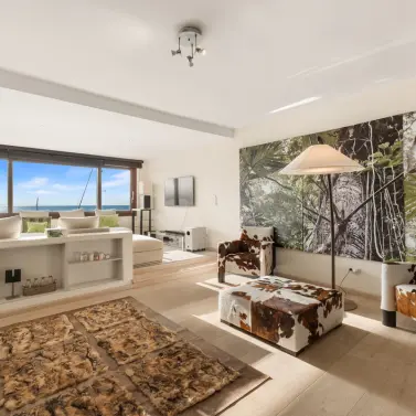 Venta de apartamento en planta media en Puerto Banús