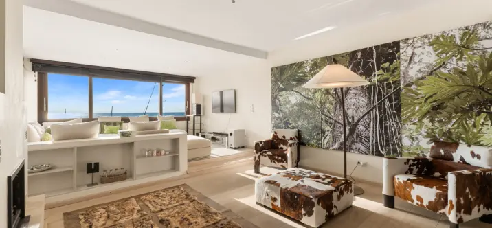 Venta de apartamento en planta media en Puerto Banús 1