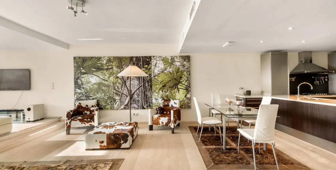 Venta de apartamento en planta media en Puerto Banús 4