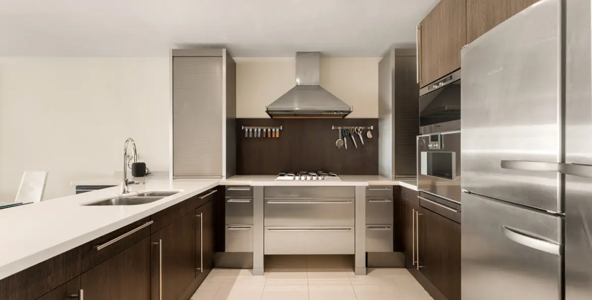 Venta de apartamento en planta media en Puerto Banús 13