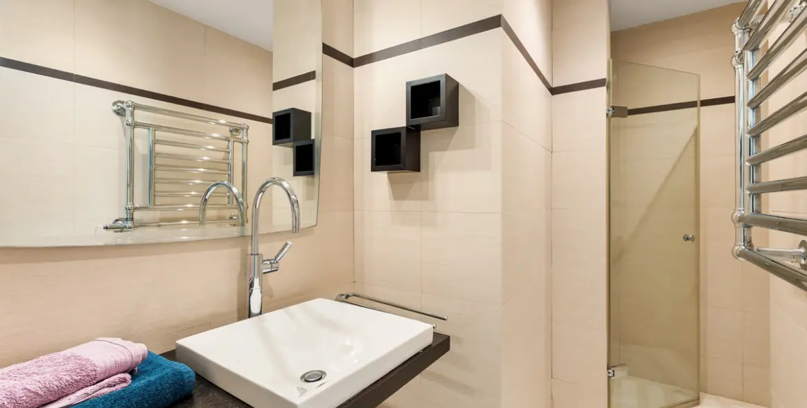 Venta de apartamento en planta media en Puerto Banús 18