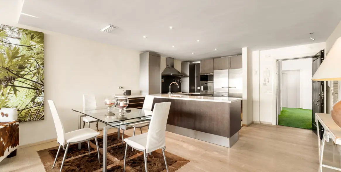 Venta de apartamento en planta media en Puerto Banús 20