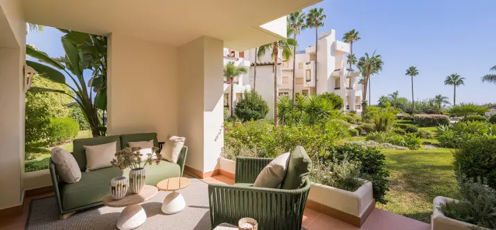 Venta de apartamento en planta baja en Estepona 2