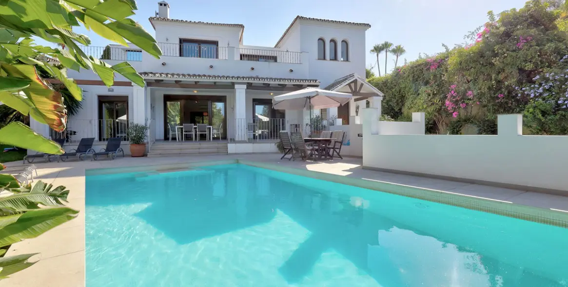Venta de villa independiente en El Rosario 1
