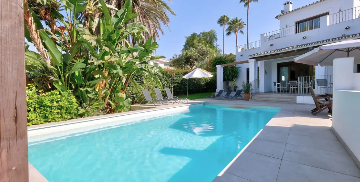 Venta de villa independiente en El Rosario 23