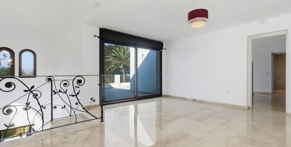 Sale of detached villa in El Rosario 25