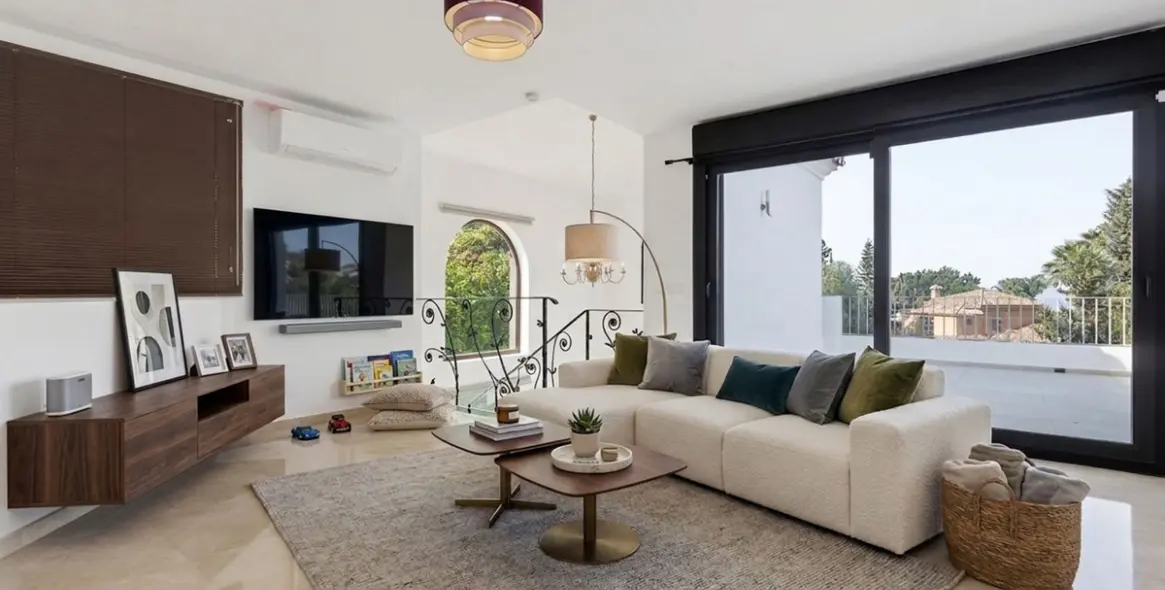 Sale of detached villa in El Rosario 27