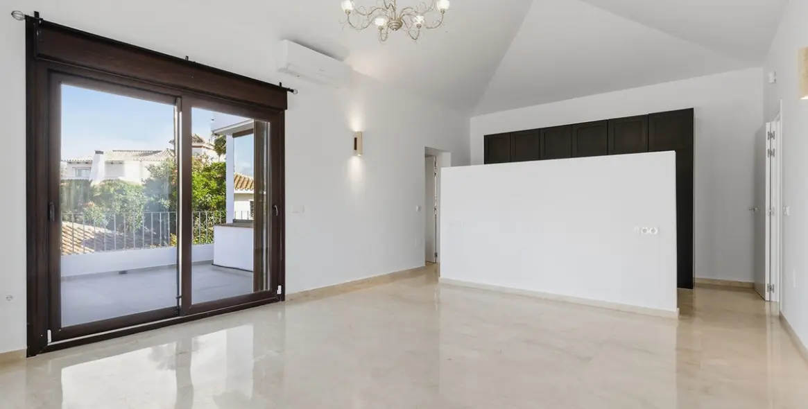 Sale of detached villa in El Rosario 30
