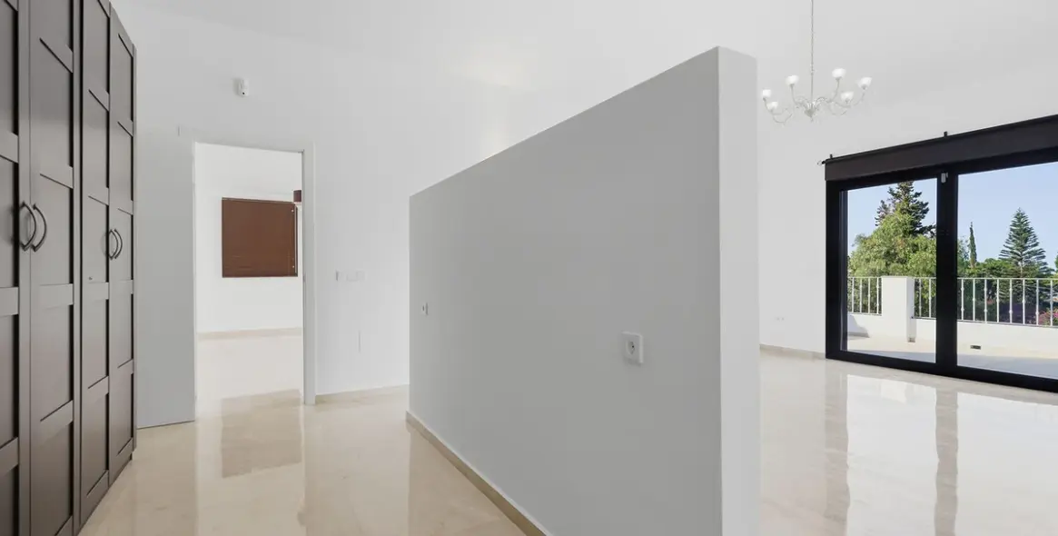 Sale of detached villa in El Rosario 32