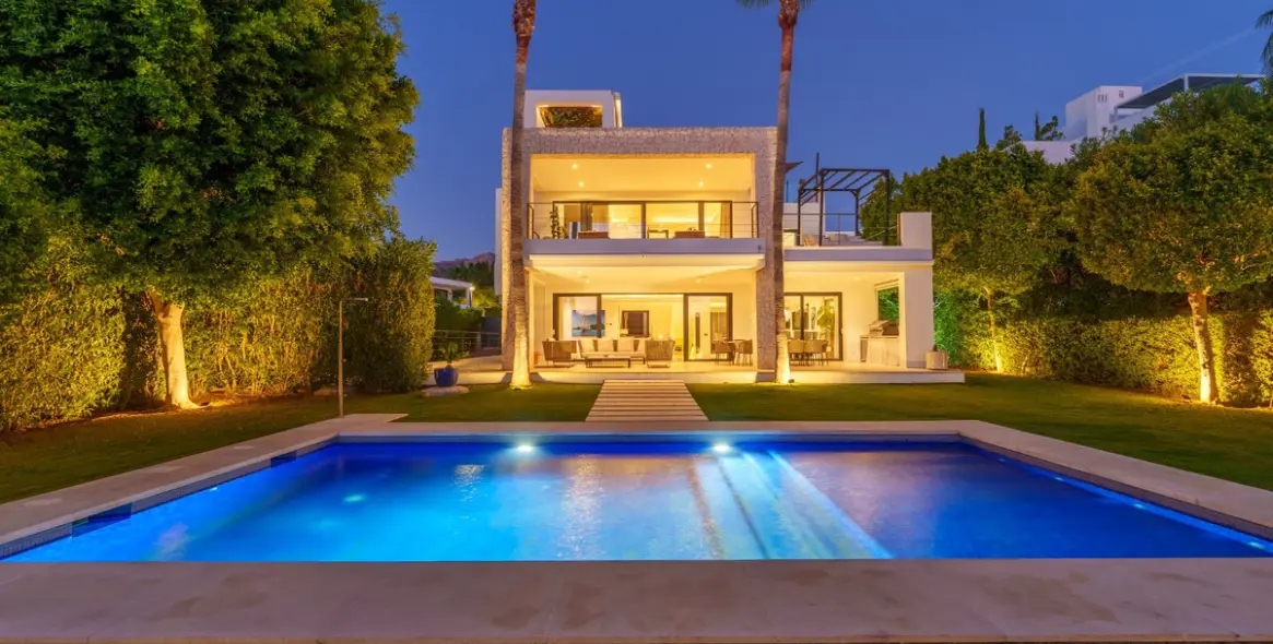 Venta de villa independiente en Nueva Andalucía 2