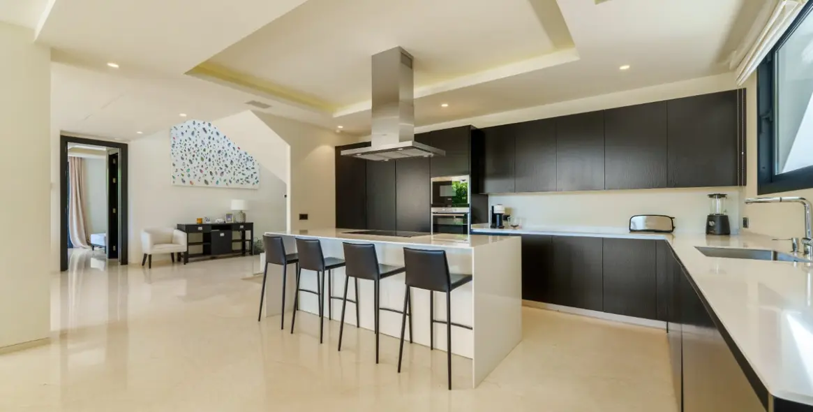 Venta de villa independiente en Nueva Andalucía 4