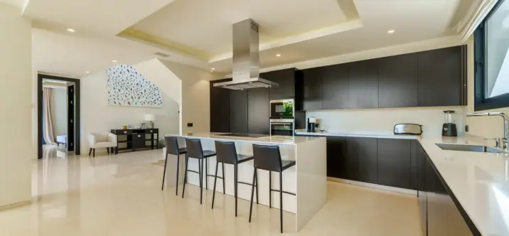 Venta de villa independiente en Nueva Andalucía 3