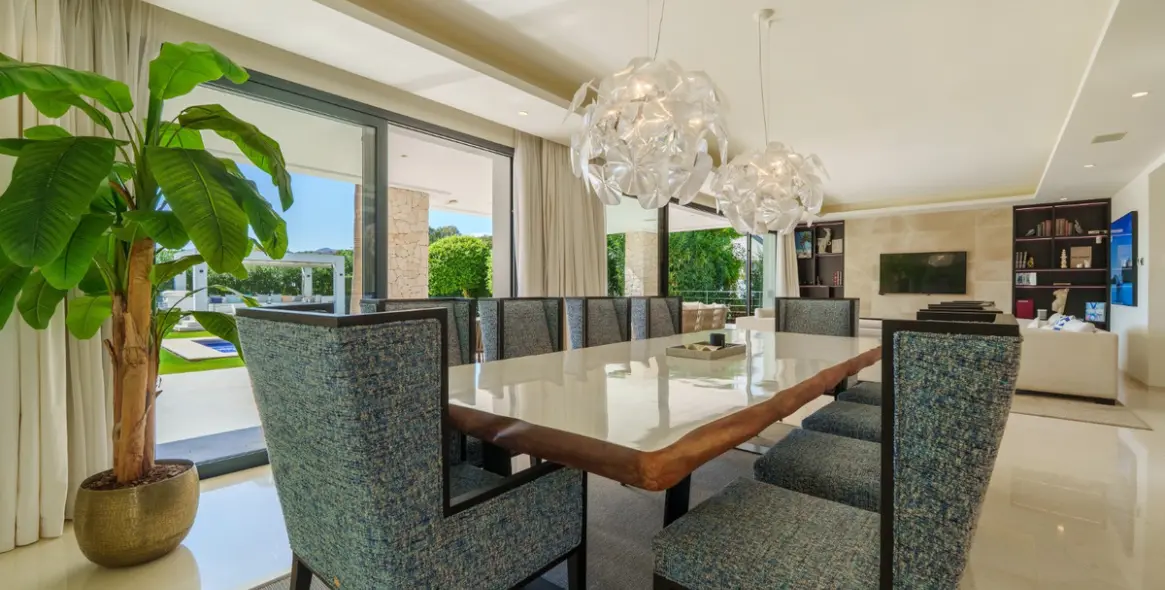 Venta de villa independiente en Nueva Andalucía 5