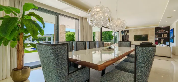 Venta de villa independiente en Nueva Andalucía 4