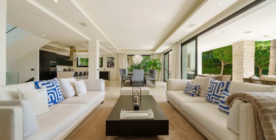 Venta de villa independiente en Nueva Andalucía 9