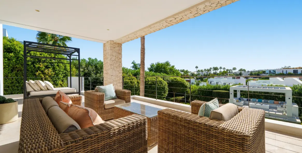 Venta de villa independiente en Nueva Andalucía 17