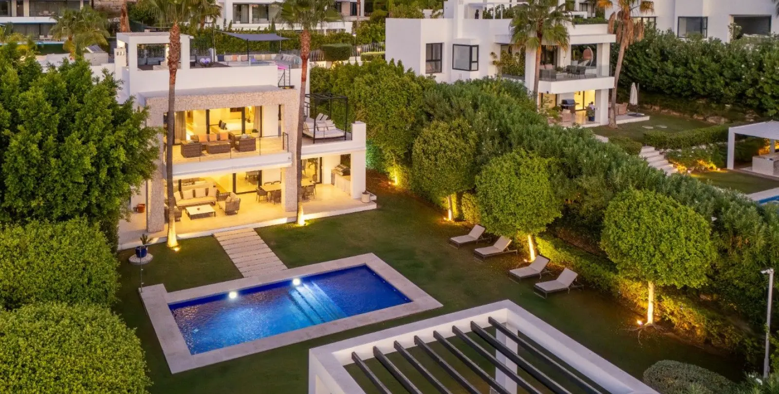 Sale of detached villa in Nueva Andalucía 1
