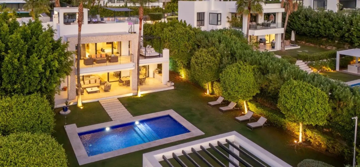 Sale of detached villa in Nueva Andalucía 0