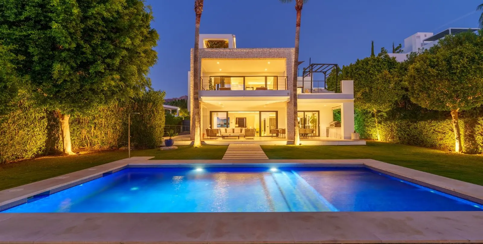 Sale of detached villa in Nueva Andalucía 2