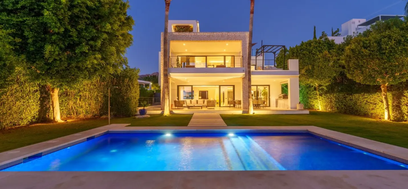 Sale of detached villa in Nueva Andalucía 1