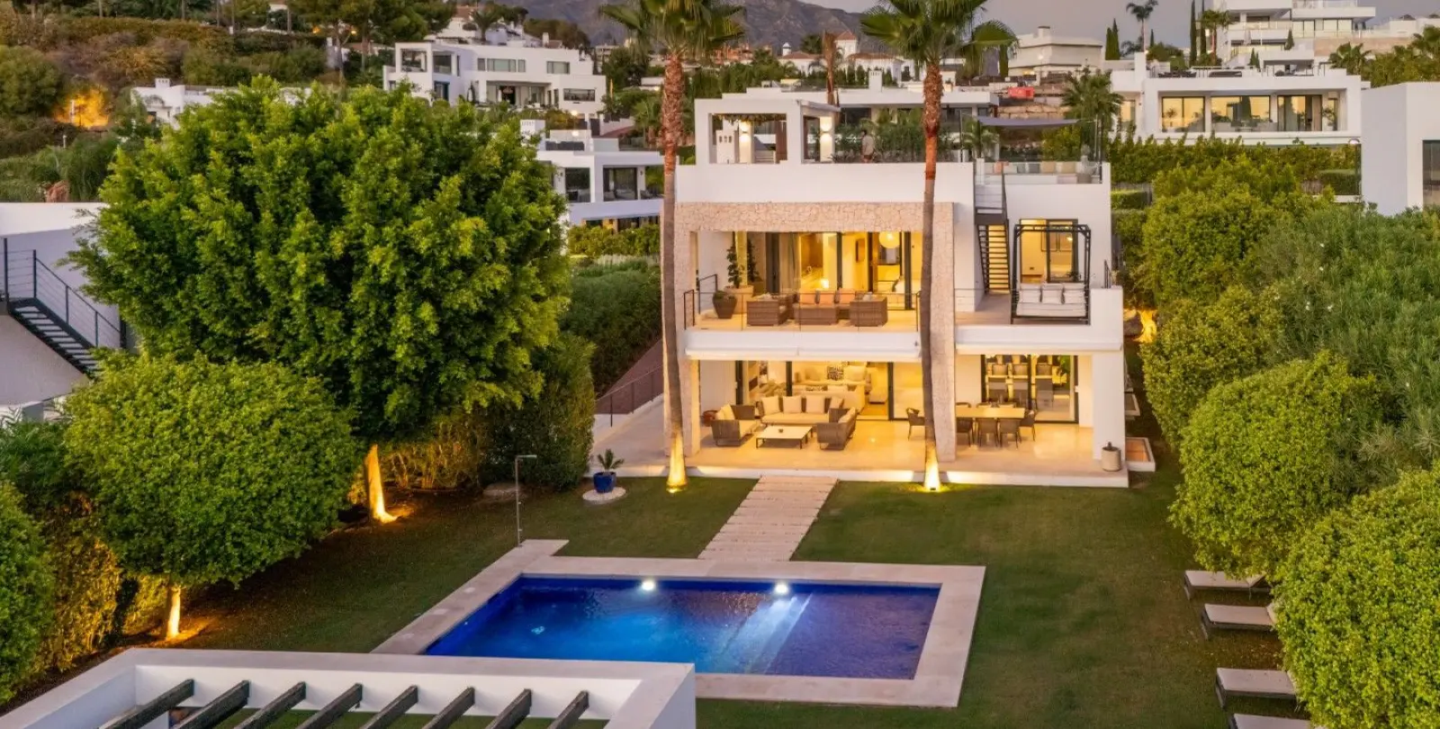 Sale of detached villa in Nueva Andalucía 3