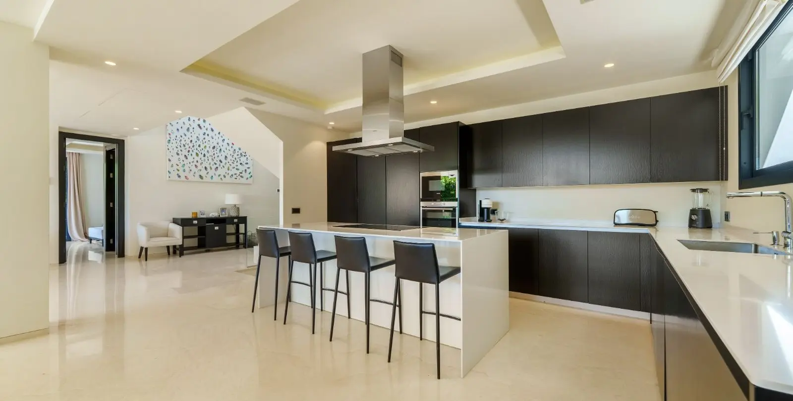 Sale of detached villa in Nueva Andalucía 4