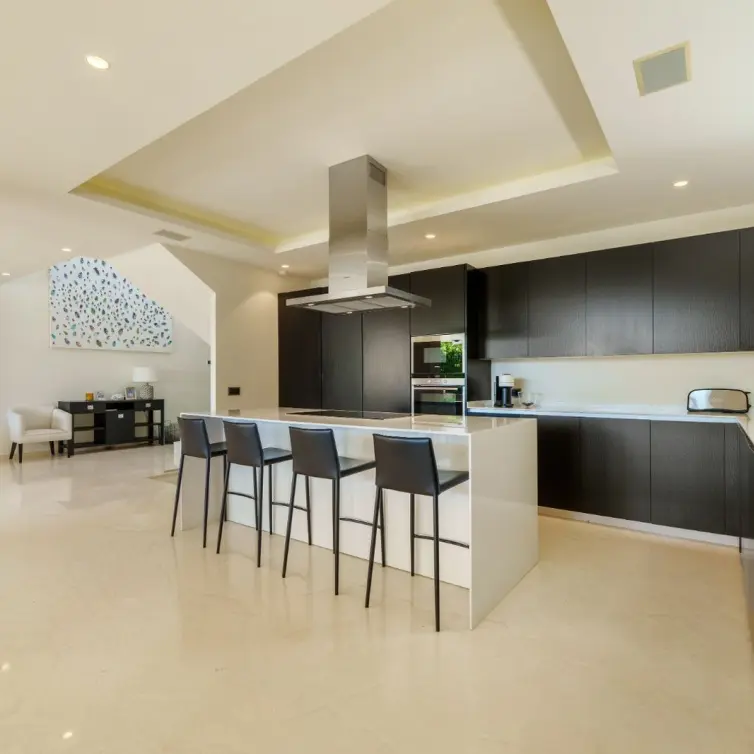 Sale of detached villa in Nueva Andalucía