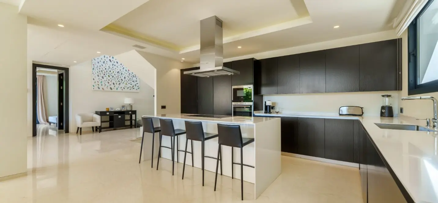 Sale of detached villa in Nueva Andalucía 3