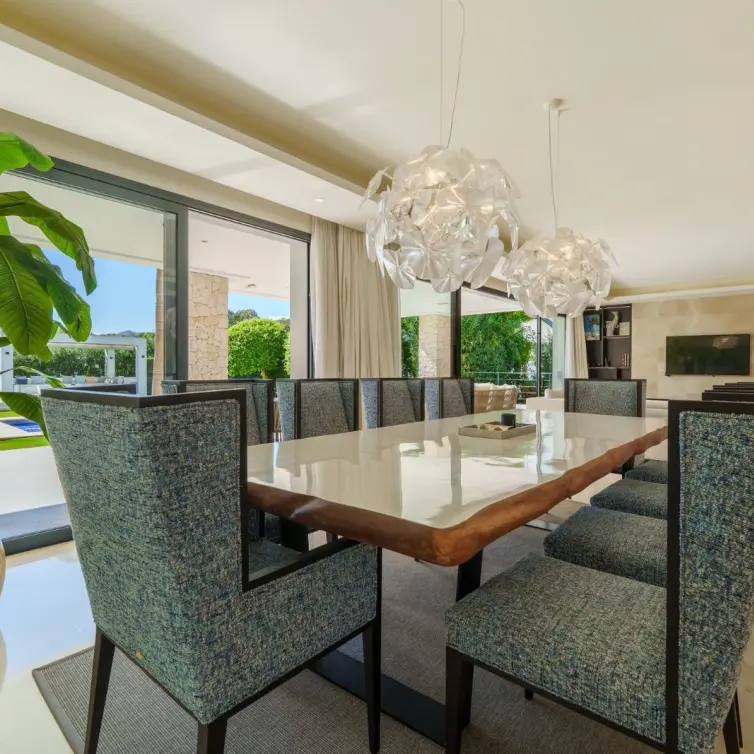 Sale of detached villa in Nueva Andalucía