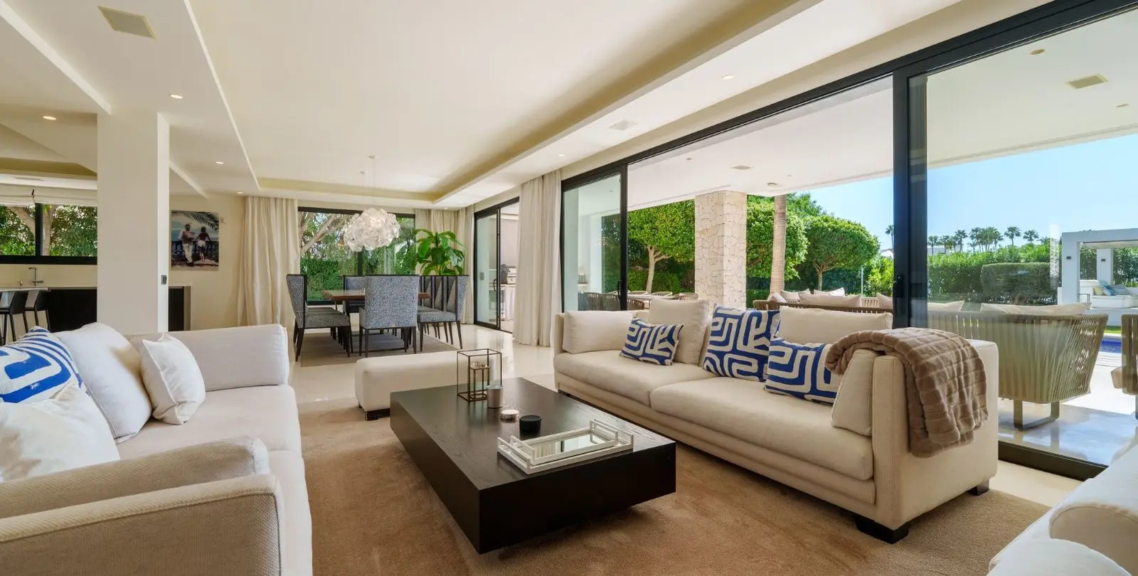 Sale of detached villa in Nueva Andalucía 8