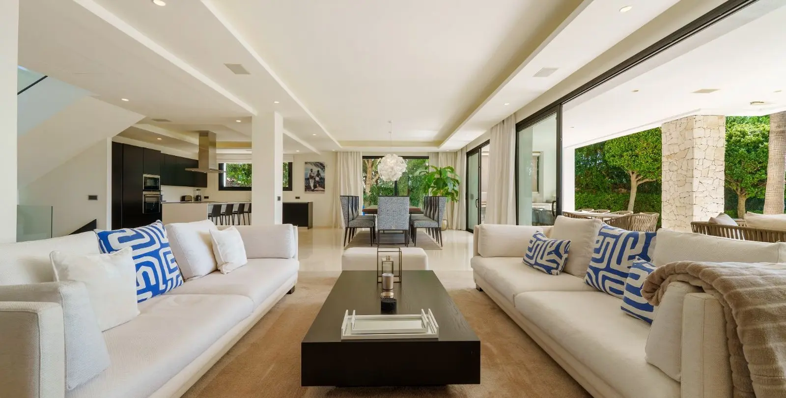 Sale of detached villa in Nueva Andalucía 9