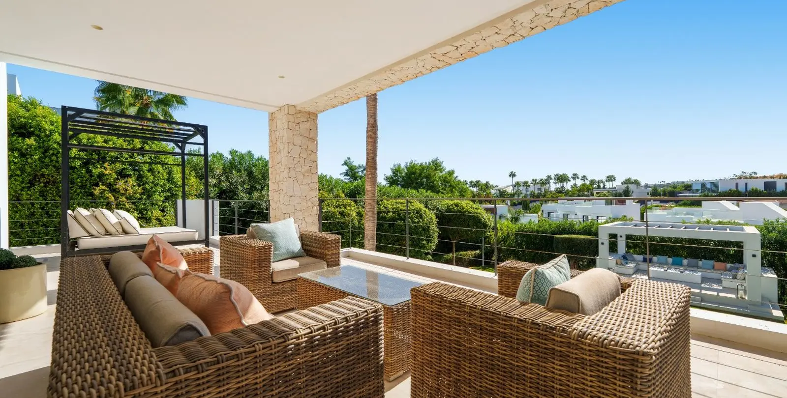 Sale of detached villa in Nueva Andalucía 17