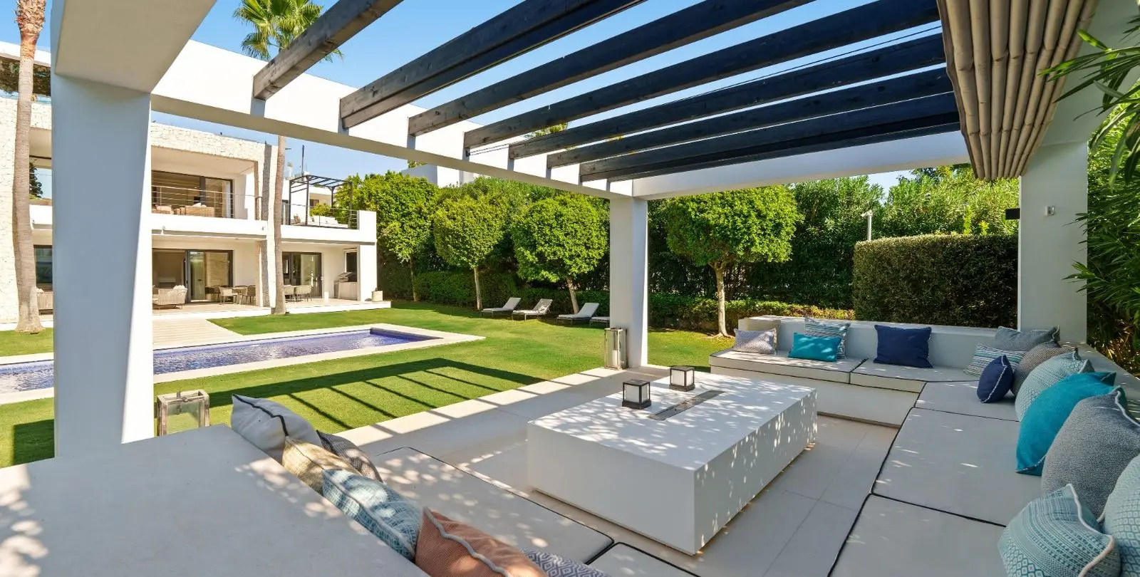 Sale of detached villa in Nueva Andalucía 18