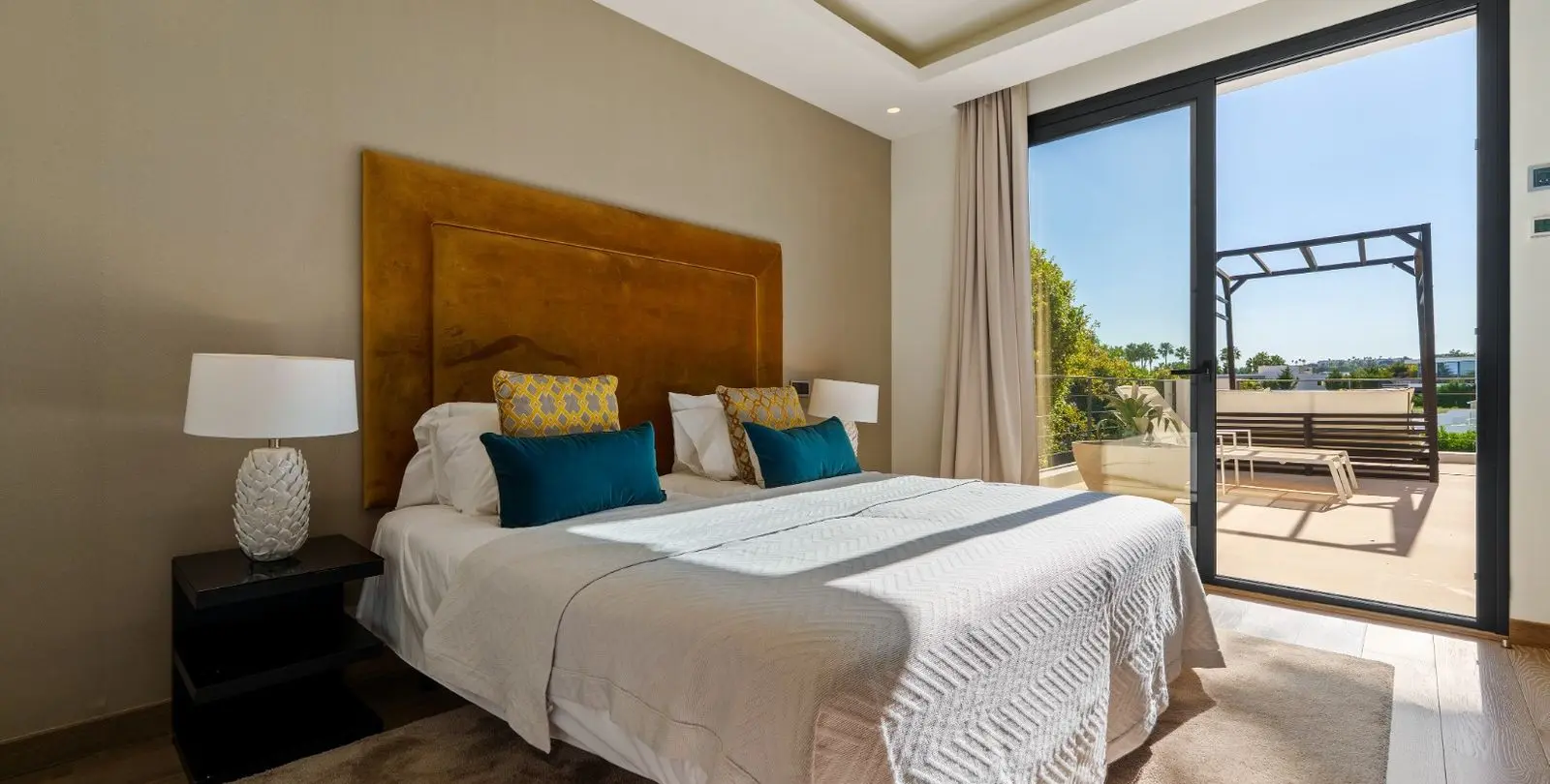 Sale of detached villa in Nueva Andalucía 25