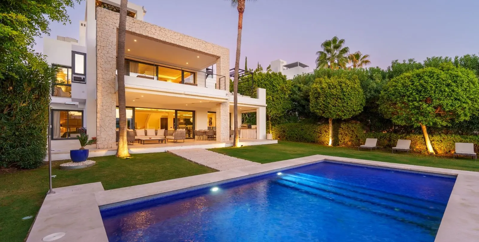 Sale of detached villa in Nueva Andalucía 27